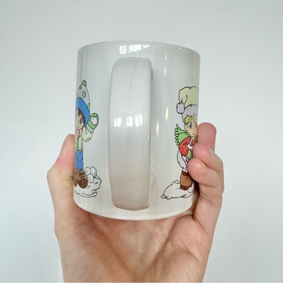 Vintage 2009 Precious Moments Winter Ice Skating mug - Picture 5 of 8